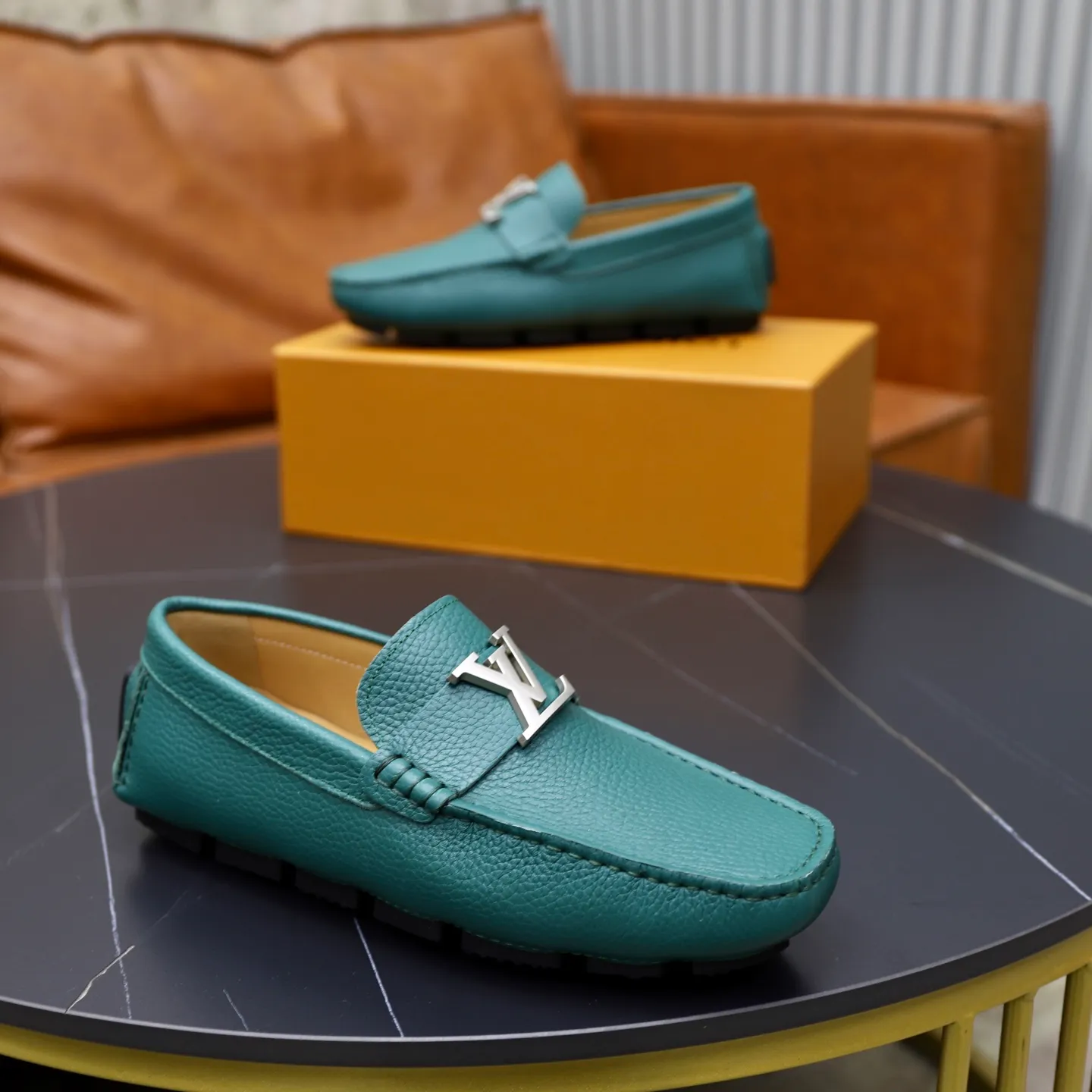 Ex-factory price: 480💰【LV】Louis Vuitton ⚠️High-end men’s driving and pedal series ⚠️38-44 (customized for 45) ⚠️All original cowhide leather! Thick and soft! Made entirely of calfskin lining! Rubber sheet anti-slip beanie sole! Three-dimensional package technology! Fashionable and classic! Handicrafts! Original high quality! Feel free to compare!